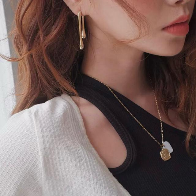 定価2,100円【新品】ウォータードロップメタルピアス●ゴールド < 女性アクセサリー/時計 定価2,100円【新品】ウォータードロップメタルピアス●ゴールド < 女性アクセサリー/時計の