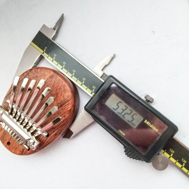 天然木 カリンバ 8音 カリンバ ミニ カリンバ 大きさ約7×約5センチ 天然木の為 木目は変わります < おもちゃ  天然木 カリンバ 8音 カリンバ ミニ カリンバ 大きさ約7×約5センチ 天然木の為 木目は変わります < おもちゃの