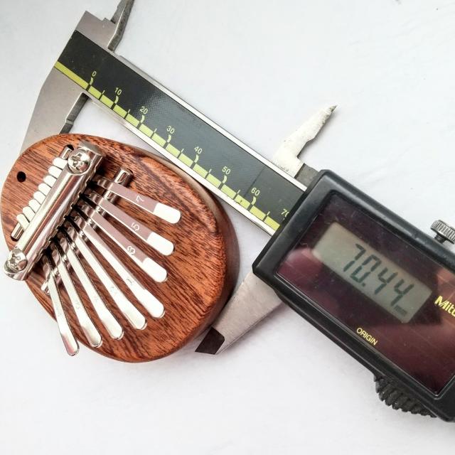 天然木 カリンバ 8音 カリンバ ミニ カリンバ 大きさ約7×約5センチ 天然木の為 木目は変わります < おもちゃ  天然木 カリンバ 8音 カリンバ ミニ カリンバ 大きさ約7×約5センチ 天然木の為 木目は変わります < おもちゃの