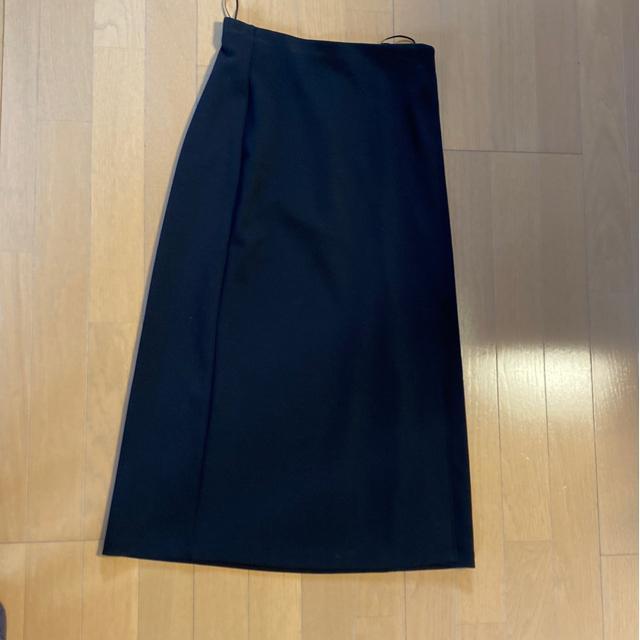 ユニクロUNIQLOスリットスカート/サイズM/ブラック黒色/ミモレ丈スカート/綺麗め系ファッション < 女性ファッション  ユニクロUNIQLOスリットスカート/サイズM/ブラック黒色/ミモレ丈スカート/綺麗め系ファッション < 女性ファッションの