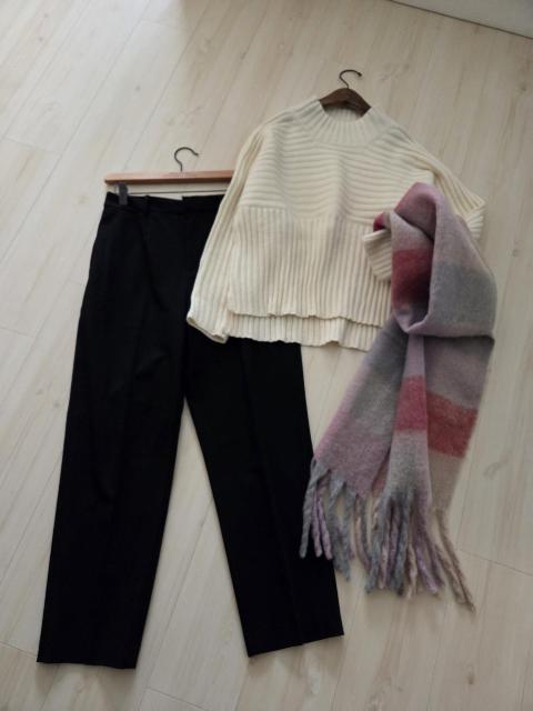 UNIQLOパンツ★シンプルなブラックパンツ < ブランド UNIQLOパンツ★シンプルなブラックパンツ < ブランドの