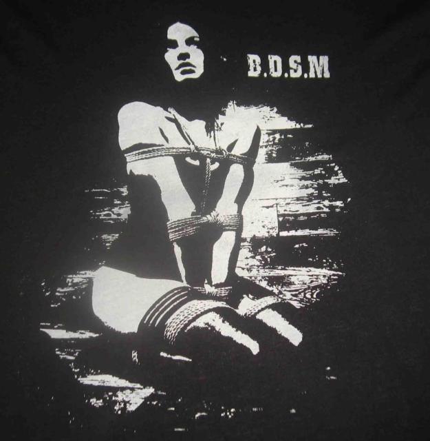 BDSM 美女モデル Tシャツ 黒地に白 M .L. XL の3サイズから選べます < 男性ファッション BDSM 美女モデル Tシャツ 黒地に白 M .L. XL の3サイズから選べます < 男性ファッションの
