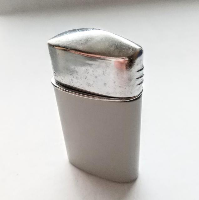昭和レトロ オイルライター 鼠色 新品・未使用 錆び付き < 男性ファッション  昭和レトロ オイルライター 鼠色 新品・未使用 錆び付き  < 男性ファッションの