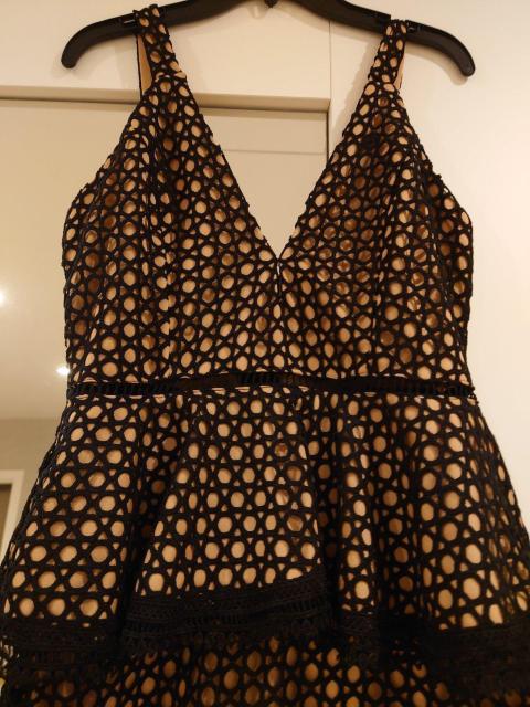 黒ベージュひざ丈ワンピース 網網 Mサイズ < 女性ファッション  黒ベージュひざ丈ワンピース 網網 Mサイズ < 女性ファッションの