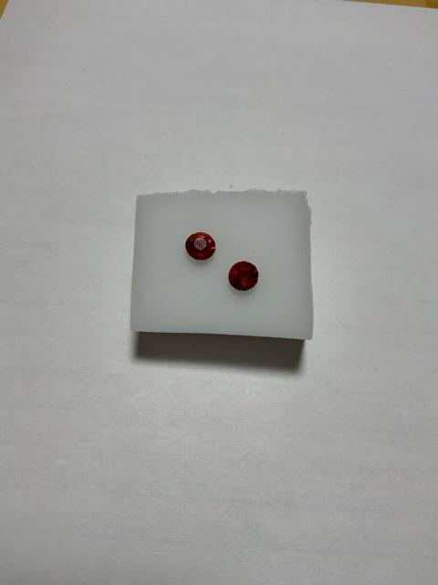 ◆訳あり「直径6ミリ赤の樹脂ピアス」 < 女性アクセサリー/時計  ◆訳あり「直径6ミリ赤の樹脂ピアス」  < 女性アクセサリー/時計の