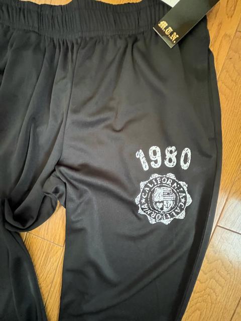 Lサイズ!高貴紳士的!ロゴがかっこいい!サラッとメッシュ素材!ブラック色合い!両サイドポケット付き!リラックス!ロングパンツ! < 男性ファッション Lサイズ!高貴紳士的!ロゴがかっこいい!サラッとメッシュ素材!ブラック色合い!両サイドポケット付き!リラックス!ロングパンツ! < 男性ファッションの