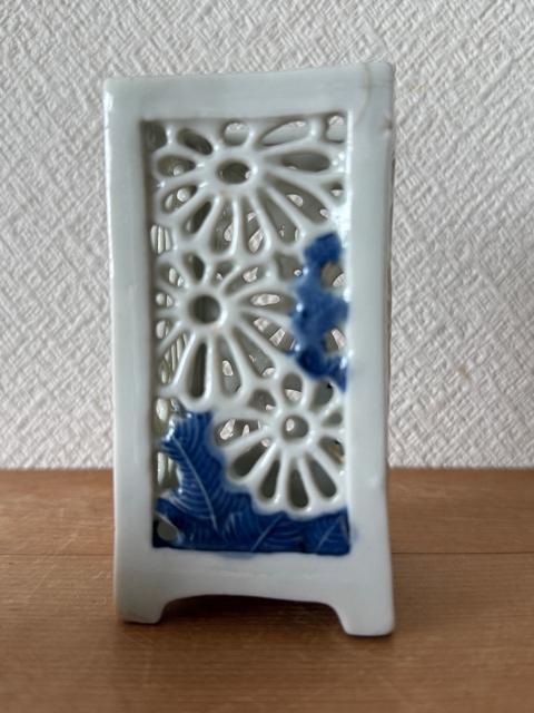 古平戸 透かし菊 筆筒 筆立 透かし彫り 箸立 明治 伊万里 白磁 染付 骨董 < インテリア/ライフ 古平戸 透かし菊 筆筒 筆立 透かし彫り 箸立 明治 伊万里 白磁 染付 骨董 < インテリア/ライフの