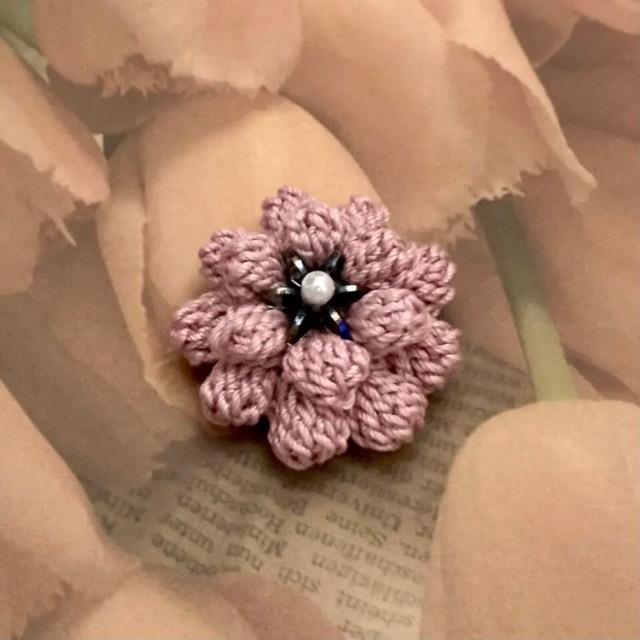 ハンドメイド♪レース編み ぽこぽこ花びらのお花モチーフブローチ < 女性ファッション  ハンドメイド♪レース編み ぽこぽこ花びらのお花モチーフブローチ  < 女性ファッションの