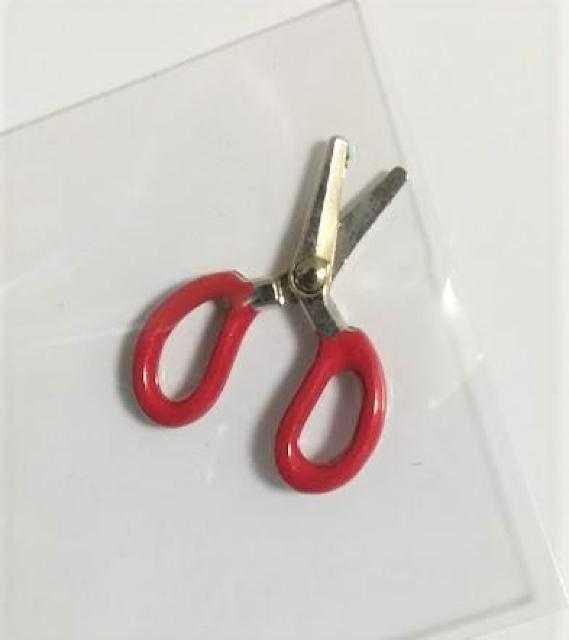 ミニチュア★ハサミ★赤★レッド★色違いあります★簡単なものは切れます★ドールハウス★ < おもちゃ  ミニチュア★ハサミ★赤★レッド★色違いあります★簡単なものは切れます★ドールハウス★ < おもちゃの