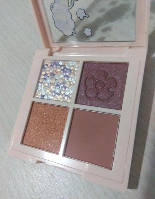 限定ミニオン REVLON アイシャドウパレット 107 レブロン < 香水/コスメ/ネイル  限定ミニオン REVLON アイシャドウパレット 107 レブロン < 香水/コスメ/ネイルの
