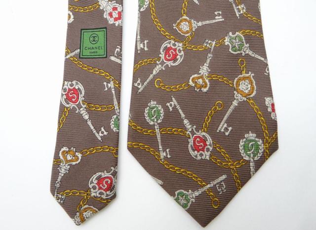 CHANEL シャネル メンズ ネクタイ チェーン キー 鍵柄 シルク100% ブラウン系マルチカラー<USED>【送料無料】 < ブランド CHANEL シャネル メンズ ネクタイ チェーン キー 鍵柄 シルク100% ブラウン系マルチカラー<USED>【送料無料】 < ブランドの