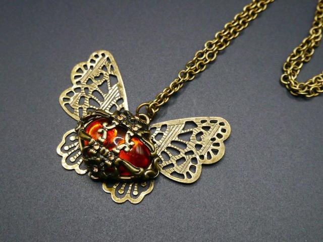 新品 summoning アンティーク調 ゴシック飴色ストーン蝶ネックレス ヴィクトリアン ヴィンテージ < 女性アクセサリー/時計 新品 summoning アンティーク調 ゴシック飴色ストーン蝶ネックレス ヴィクトリアン ヴィンテージ < 女性アクセサリー/時計の