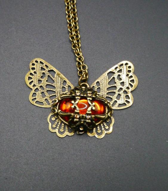 新品 summoning アンティーク調 ゴシック飴色ストーン蝶ネックレス ヴィクトリアン ヴィンテージ < 女性アクセサリー/時計 新品 summoning アンティーク調 ゴシック飴色ストーン蝶ネックレス ヴィクトリアン ヴィンテージ < 女性アクセサリー/時計の