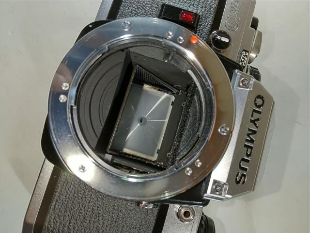 OLYMPUS OM 10 ���i + ZUIKO 50mm 1:1.8 �� �Ɠd/AV�� 