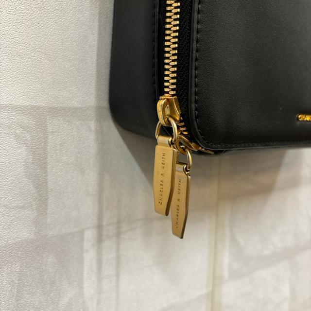 即決 CHARLES&KEITH キーチェーン ショルダーバッグ < ブランド  即決 CHARLES&KEITH キーチェーン ショルダーバッグ < ブランドの