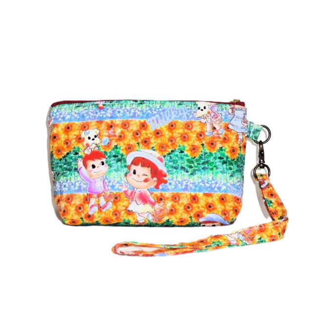 【21p幅】◆お花畑ペコちゃん・ポコちゃん◆ストラップ持ち手付きファスナーポーチ < 女性ファッション 【21p幅】◆お花畑ペコちゃん・ポコちゃん◆ストラップ持ち手付きファスナーポーチ < 女性ファッションの