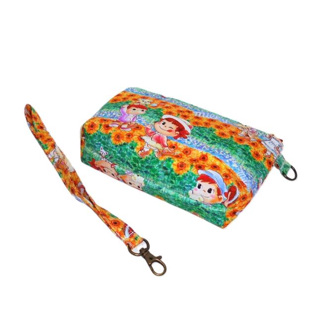 【21p幅】◆お花畑ペコちゃん・ポコちゃん◆ストラップ持ち手付きファスナーポーチ < 女性ファッション 【21p幅】◆お花畑ペコちゃん・ポコちゃん◆ストラップ持ち手付きファスナーポーチ < 女性ファッションの