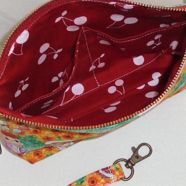 【21p幅】◆お花畑ペコちゃん・ポコちゃん◆ストラップ持ち手付きファスナーポーチ < 女性ファッション 【21p幅】◆お花畑ペコちゃん・ポコちゃん◆ストラップ持ち手付きファスナーポーチ < 女性ファッションの