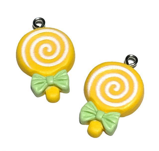1050 黄色 渦巻きロリポップ 2個 樹脂チャーム アクセサリーパーツ キャンディ 飴 < ペット/手芸/園芸 1050 黄色 渦巻きロリポップ 2個 樹脂チャーム アクセサリーパーツ キャンディ 飴 < ペット/手芸/園芸の