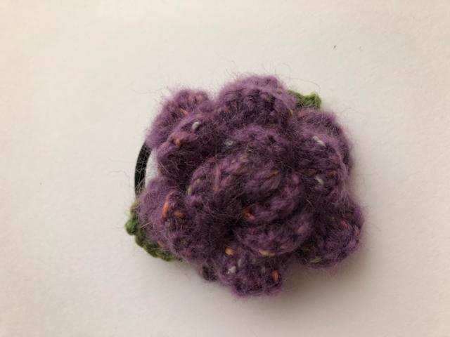 ハンドメイド ヘアゴム ブローチ 薔薇 モヘア アナスイ好き 紫 < 女性ファッション  ハンドメイド ヘアゴム ブローチ 薔薇 モヘア アナスイ好き 紫 < 女性ファッションの