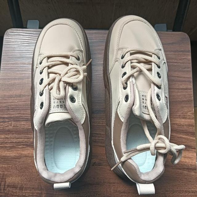 新品 24.5cm レディース スニーカー ベージュ シューズ 靴 カジュアル < 女性ファッション  新品 24.5cm レディース スニーカー ベージュ シューズ 靴 カジュアル < 女性ファッションの