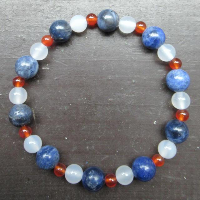 ソーダライトxホワイトカルセドニーxカーネリアンブレスレット < 女性アクセサリー/時計 ソーダライトxホワイトカルセドニーxカーネリアンブレスレット < 女性アクセサリー/時計の