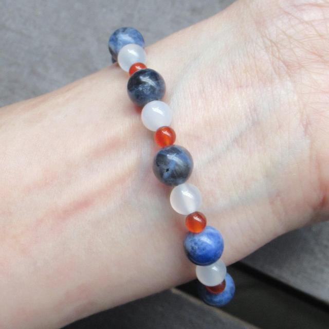 ソーダライトxホワイトカルセドニーxカーネリアンブレスレット < 女性アクセサリー/時計 ソーダライトxホワイトカルセドニーxカーネリアンブレスレット < 女性アクセサリー/時計の