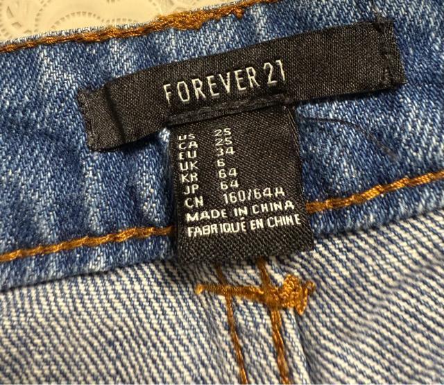 FOREVER 21 アメリカ国旗柄デニムショートパンツ  Sサイズ < ブランド  FOREVER 21 アメリカ国旗柄デニムショートパンツ  Sサイズ < ブランドの