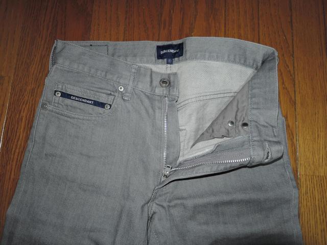 美中古 DESCENDANT ディセンダント カラー デニム 1 グレー DENIM PANTS パンツ WTAPS < ブランド  美中古 DESCENDANT ディセンダント カラー デニム 1 グレー DENIM PANTS パンツ WTAPS < ブランドの