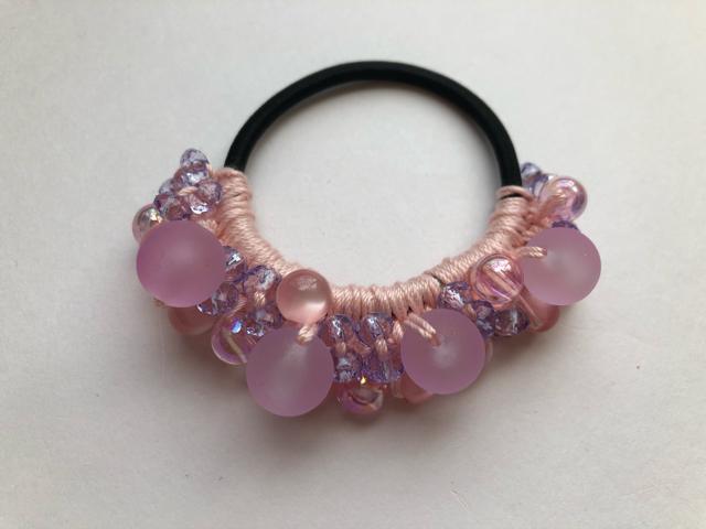 ハンドメイド ヘアゴム キラキラビーズ盛り盛り♪ ピンク < 女性ファッション  ハンドメイド ヘアゴム キラキラビーズ盛り盛り♪ ピンク  < 女性ファッションの