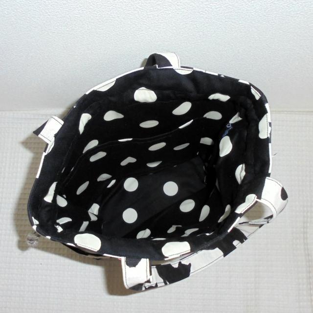 ◆黒猫×白地◆外ポケットA持ち手付き巾着バッグ◆ < 女性ファッション  ◆黒猫×白地◆外ポケットA持ち手付き巾着バッグ◆ < 女性ファッションの