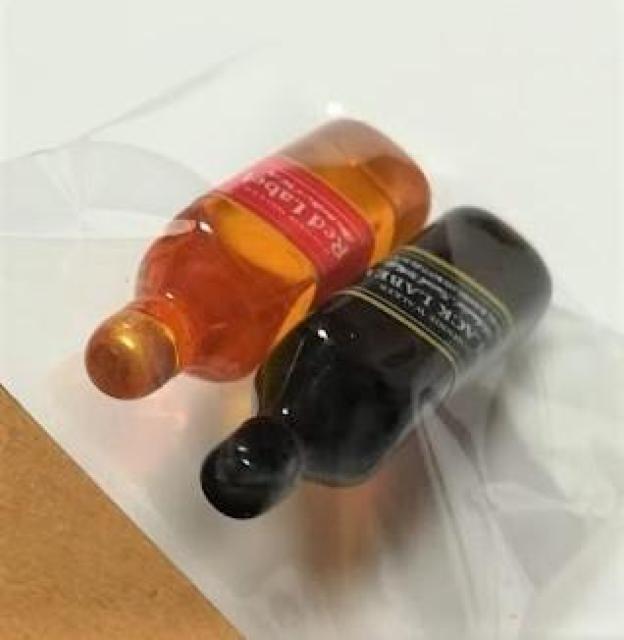 ミニチュア★ジョニーウォーカー★ジョニ黒&赤★ドールハウスに★ < おもちゃ ミニチュア★ジョニーウォーカー★ジョニ黒&赤★ドールハウスに★ < おもちゃの