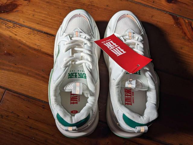 新品 22.5cm レディース スニーカー ホワイト グリーン ローカット 靴 < 女性ファッション  新品 22.5cm レディース スニーカー ホワイト グリーン ローカット 靴 < 女性ファッションの