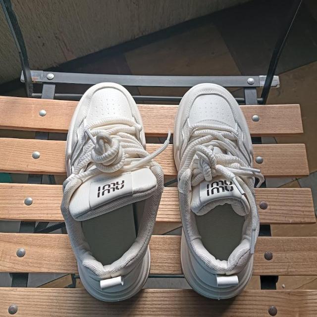 新品 25cm レディース スニーカー ホワイト シューズ 靴 ミドルカット < 女性ファッション  新品 25cm レディース スニーカー ホワイト シューズ 靴 ミドルカット < 女性ファッションの