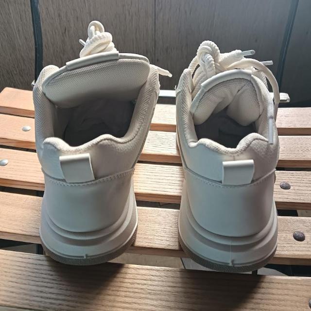 新品 25cm レディース スニーカー ホワイト シューズ 靴 ミドルカット < 女性ファッション  新品 25cm レディース スニーカー ホワイト シューズ 靴 ミドルカット < 女性ファッションの