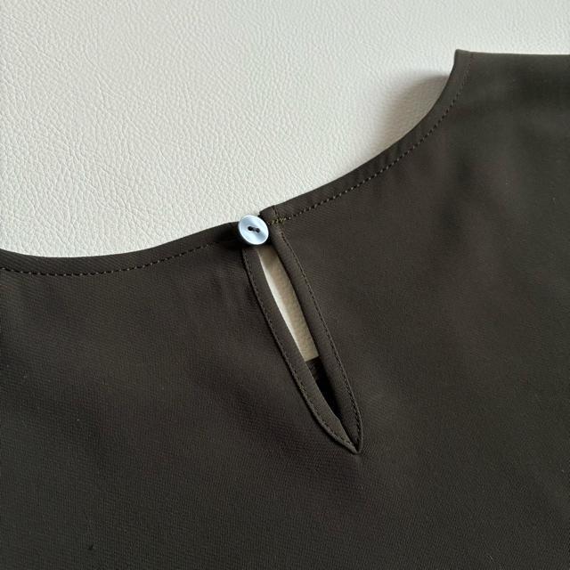 ◆上質◆キャラオクルス◆ストレッチ素材◆七分袖カットソー◆カーキ◆M◆レリアン < ブランド ◆上質◆キャラオクルス◆ストレッチ素材◆七分袖カットソー◆カーキ◆M◆レリアン < ブランドの