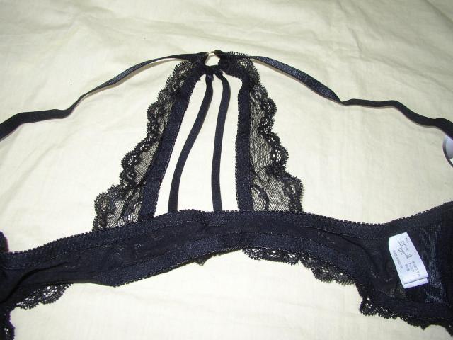 光沢ブラック刺繍使いフロントホックC70Mワイヤー入り < 女性ファッション 光沢ブラック刺繍使いフロントホックC70Mワイヤー入り < 女性ファッションの