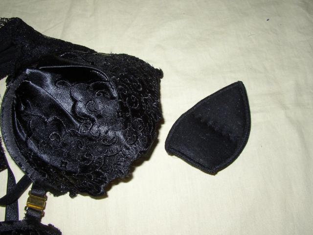 光沢ブラック刺繍使いフロントホックC70Mワイヤー入り < 女性ファッション 光沢ブラック刺繍使いフロントホックC70Mワイヤー入り < 女性ファッションの