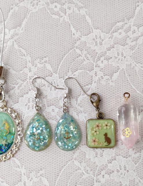 イカリとシェルのしずく型ピアスやストラップなどレジンアクセサリー5点セット < 女性ファッション  イカリとシェルのしずく型ピアスやストラップなどレジンアクセサリー5点セット < 女性ファッションの