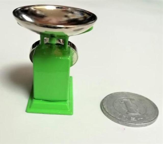 ミニチュア★はかり★キッチンスケール★金属製★リアル★グリーン★緑★ドールハウス★ < おもちゃ  ミニチュア★はかり★キッチンスケール★金属製★リアル★グリーン★緑★ドールハウス★ < おもちゃの