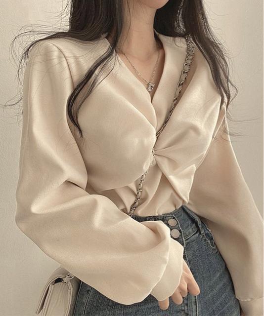 送料無料 新品 フロントねじり シャツブラウス Vネック < 女性ファッション  送料無料 新品 フロントねじり シャツブラウス Vネック < 女性ファッションの