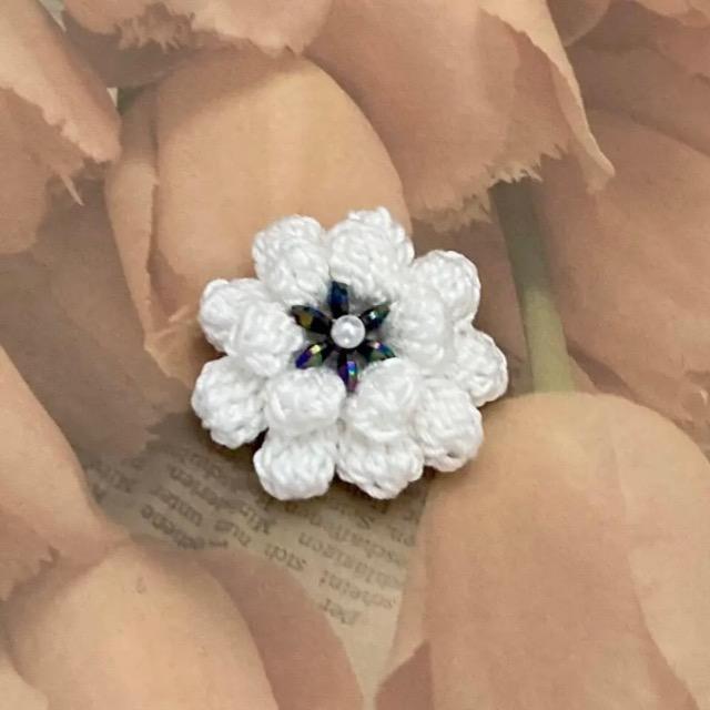 ハンドメイド♪レース編み ぽこぽこ花びらのお花モチーフブローチ < 女性ファッション  ハンドメイド♪レース編み ぽこぽこ花びらのお花モチーフブローチ  < 女性ファッションの