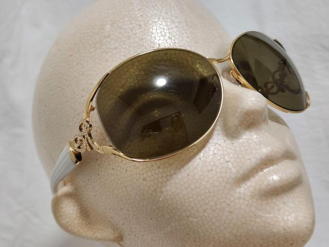 正規 新古 レア ロベルトカヴァリ RCロゴ メタルコンビサングラス 金茶 白 アイコンL ビジュー装飾 ラグジュアリーアイウェア < ブランド  正規 新古 レア ロベルトカヴァリ RCロゴ メタルコンビサングラス 金茶 白 アイコンL ビジュー装飾 ラグジュアリーアイウェア < ブランドの