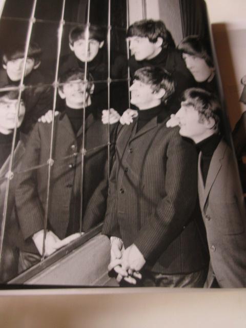 大型本;写真集 「ビートルズの2700日  未公開写真集」 The Beatles files 1963-1970 < タレントグッズ  大型本;写真集 「ビートルズの2700日  未公開写真集」 The Beatles files 1963-1970 < タレントグッズの