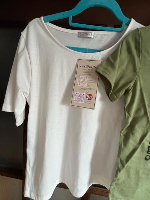 Mサイズ!2種類の!2枚セット!半袖Tシャツ!新品!(オフホワイトandカーキ系色合い) < 女性ファッション  Mサイズ!2種類の!2枚セット!半袖Tシャツ!新品!(オフホワイトandカーキ系色合い) < 女性ファッションの