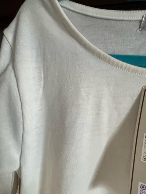 Mサイズ!2種類の!2枚セット!半袖Tシャツ!新品!(オフホワイトandカーキ系色合い) < 女性ファッション  Mサイズ!2種類の!2枚セット!半袖Tシャツ!新品!(オフホワイトandカーキ系色合い) < 女性ファッションの