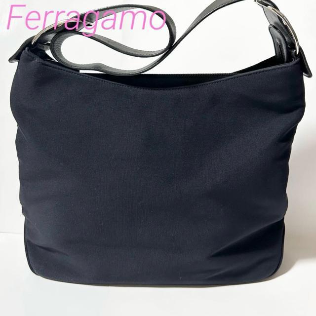 Ferragamo フェラガモ ヴァラ 金具 ショルダーバッグ < ブランド  Ferragamo フェラガモ ヴァラ 金具 ショルダーバッグ  < ブランドの
