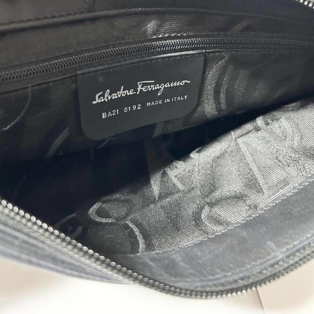 Ferragamo フェラガモ ヴァラ 金具 ショルダーバッグ < ブランド  Ferragamo フェラガモ ヴァラ 金具 ショルダーバッグ < ブランドの