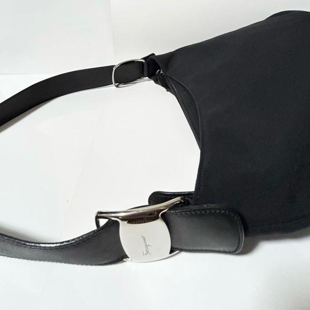 Ferragamo フェラガモ ヴァラ 金具 ショルダーバッグ < ブランド  Ferragamo フェラガモ ヴァラ 金具 ショルダーバッグ < ブランドの