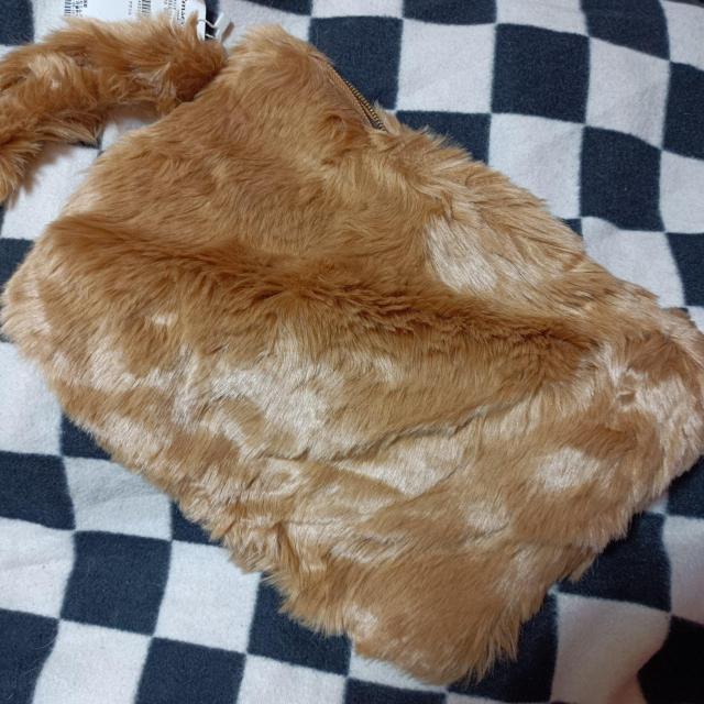 エムズエキサイト★新品★フェイクファークラッチバッグ/キャメル < 女性ファッション  エムズエキサイト★新品★フェイクファークラッチバッグ/キャメル  < 女性ファッションの